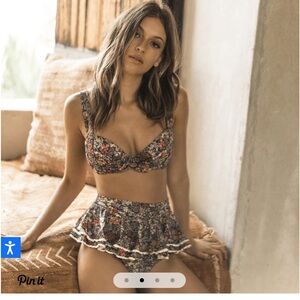 Montce Ruffle Hot Shorts M